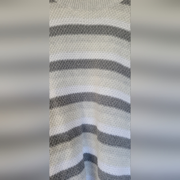 NWOT Tommy Hilfiger Striped Sweater - Picture 4 of 6